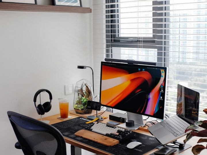 Optimizing Your Office Setup with Refurbished MacBooks