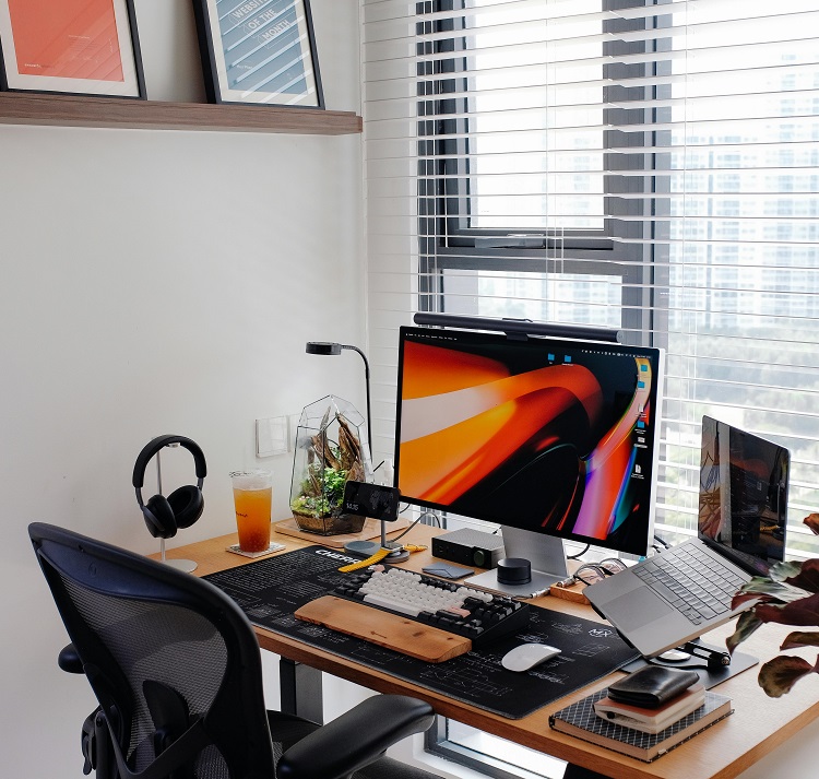 Optimizing Your Office Setup with Refurbished MacBooks