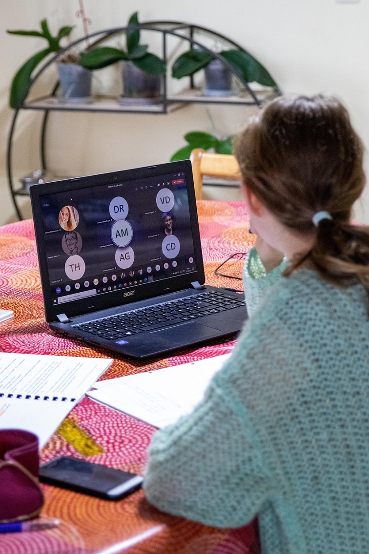 2677872565 : Building Connections in the Digital Era