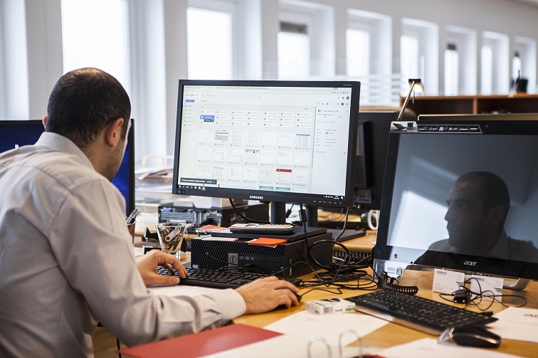713-554-0662 : The Role of Numbers in Building Trust