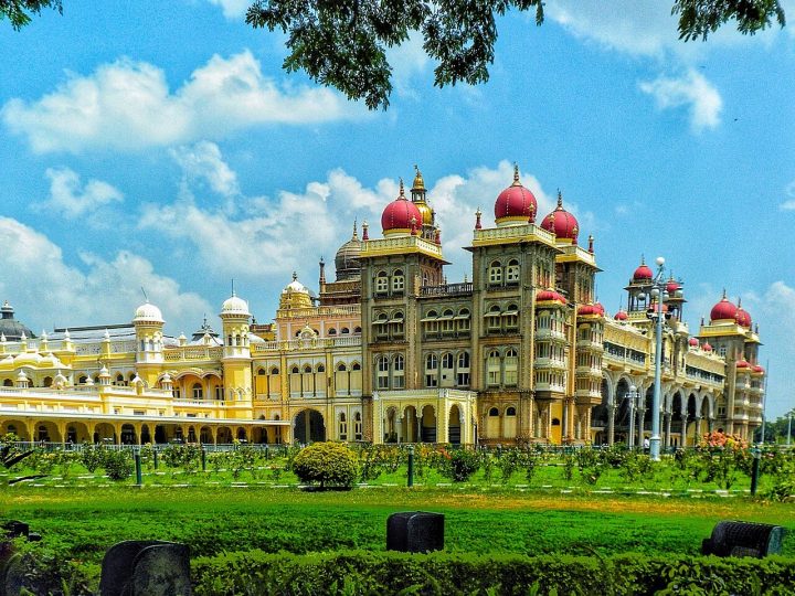 Top 10 Architectural Wonders of India: A Journey Through Heritage and Innovation