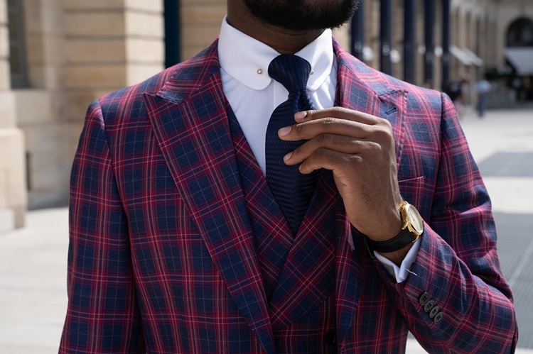 Grace and Glamour: What Makes Pakistani Suits So Unique