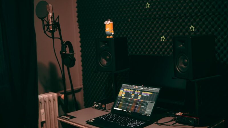 Suno AI: Features, Pricing, How to Make Songs & Commercial Rights