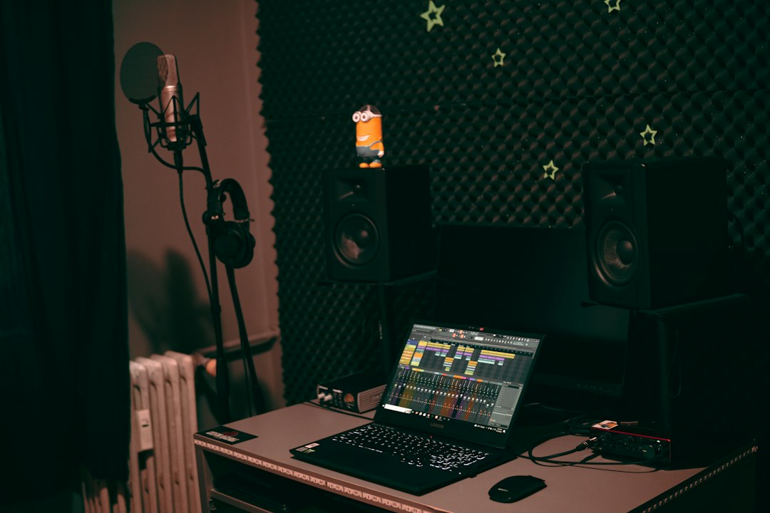 Suno AI: Features, Pricing, How to Make Songs & Commercial Rights