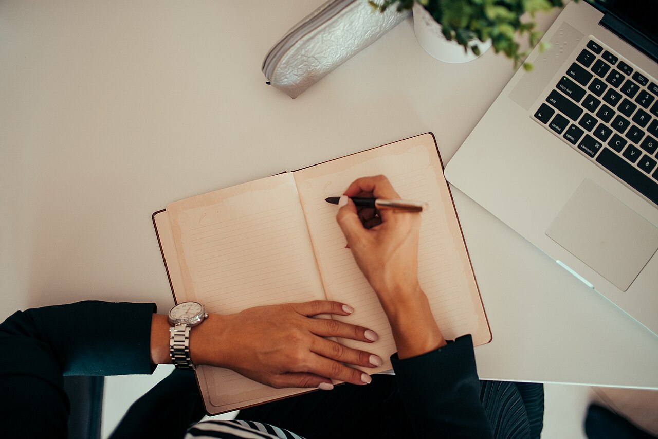 Best AI Writing Tools for Small Business: 9 Tools Worth Trying (2026)