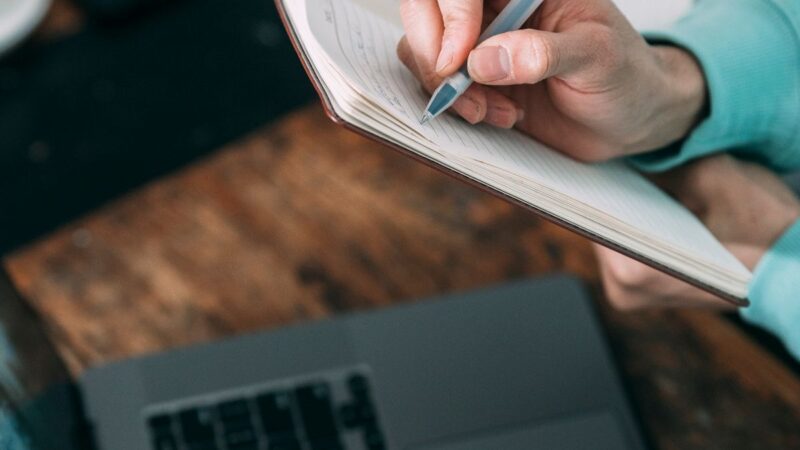 How to Write a Blog Post: A Simple Step-by-Step Guide for Beginners (2026)